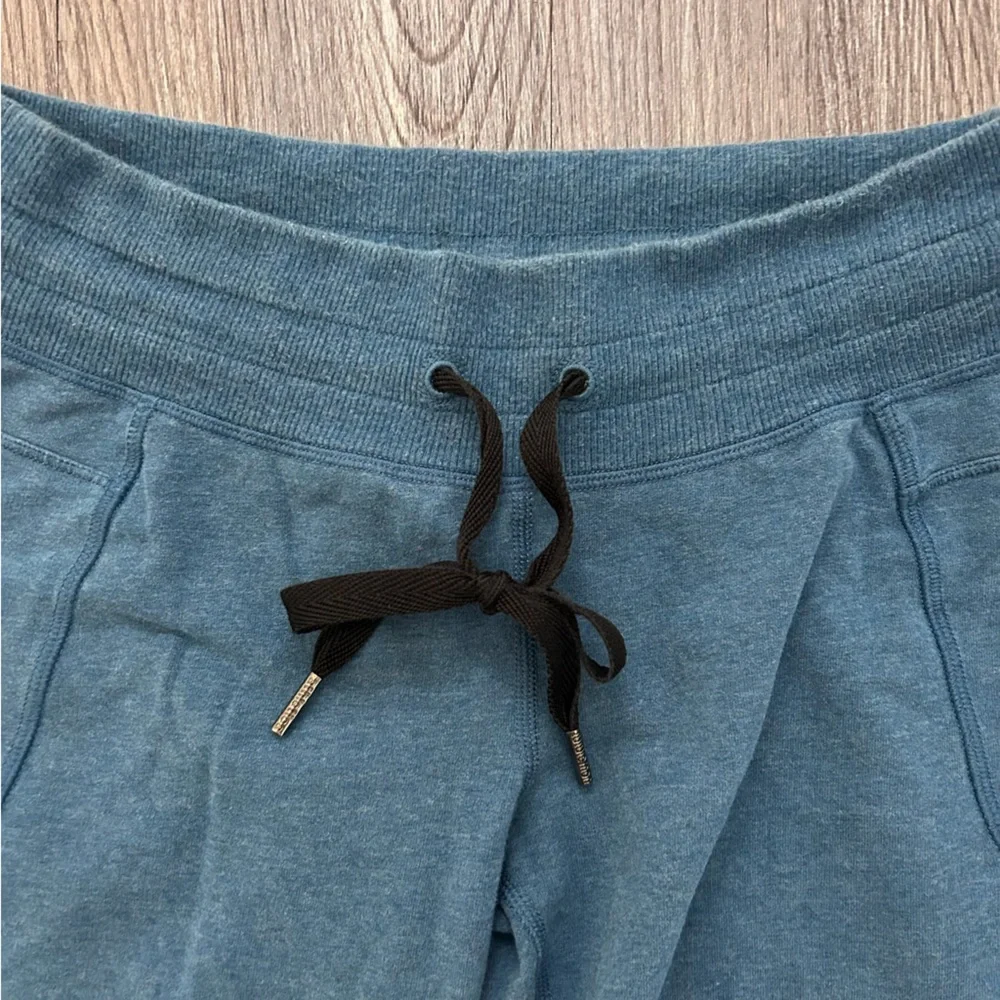 Lululemon Women’s Scuba Joggers size 4 Teal